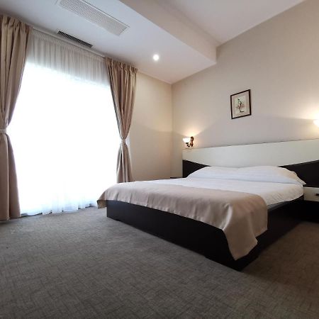 Hotel New Derby Констанца Экстерьер фото