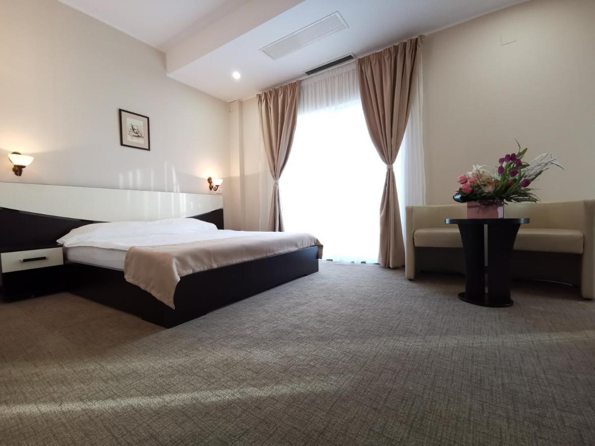 Hotel New Derby Констанца Экстерьер фото