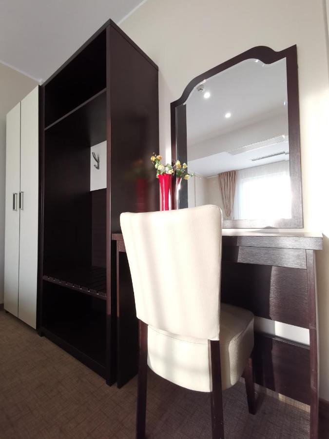 Hotel New Derby Констанца Экстерьер фото