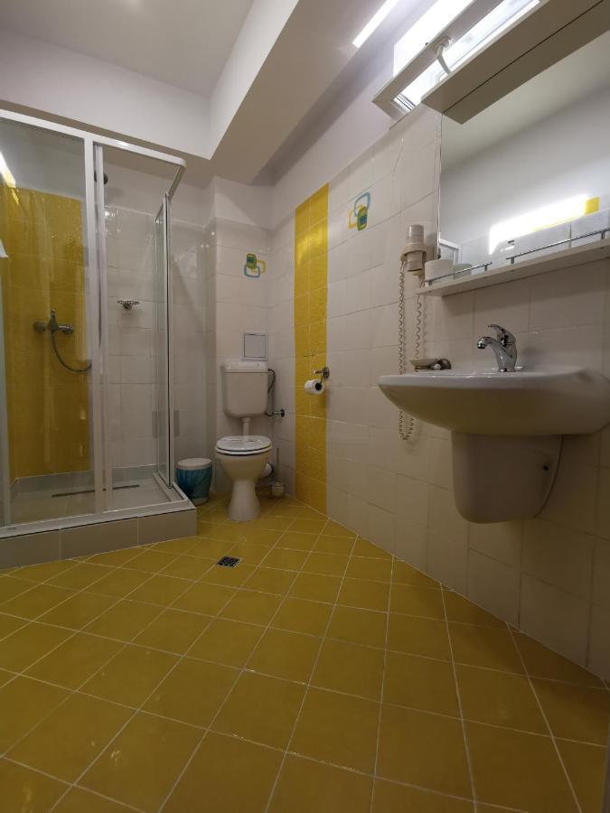 Hotel New Derby Констанца Экстерьер фото