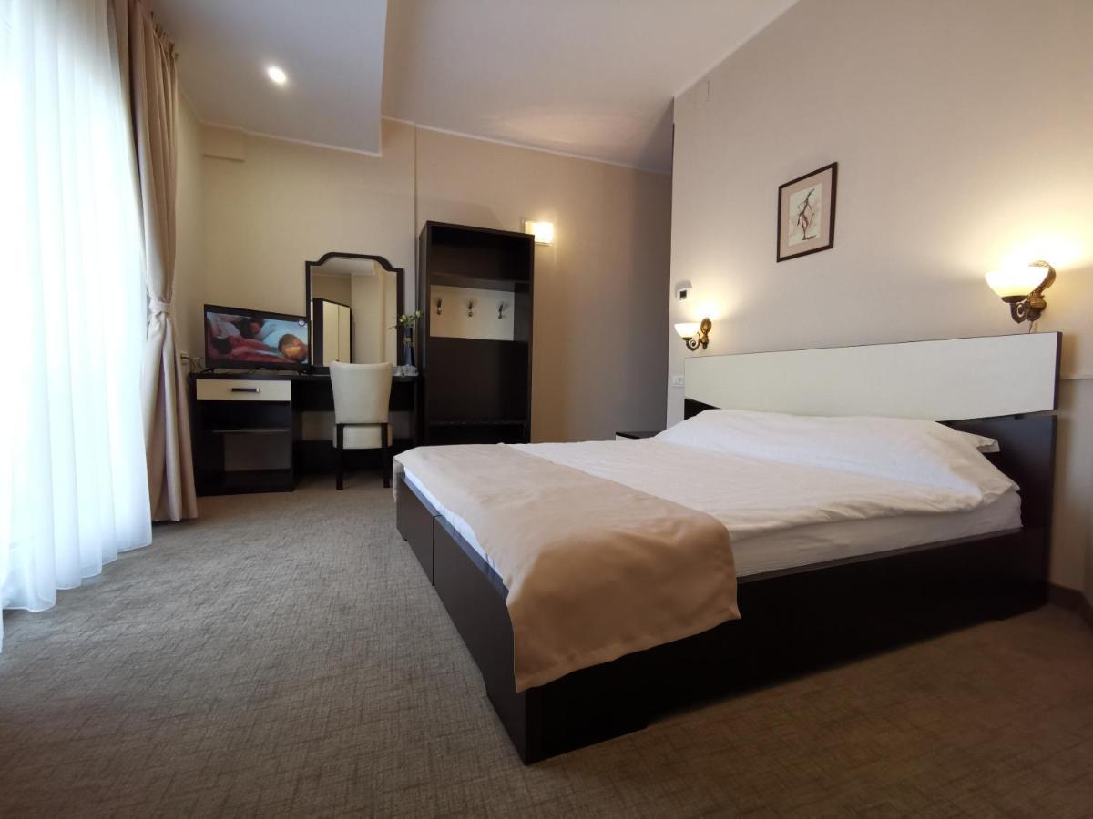 Hotel New Derby Констанца Экстерьер фото