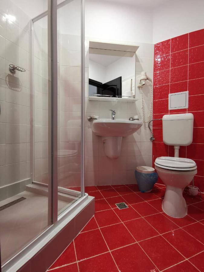 Hotel New Derby Констанца Экстерьер фото