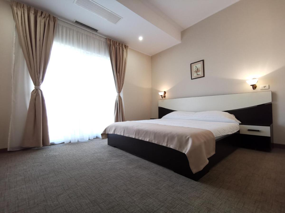 Hotel New Derby Констанца Экстерьер фото